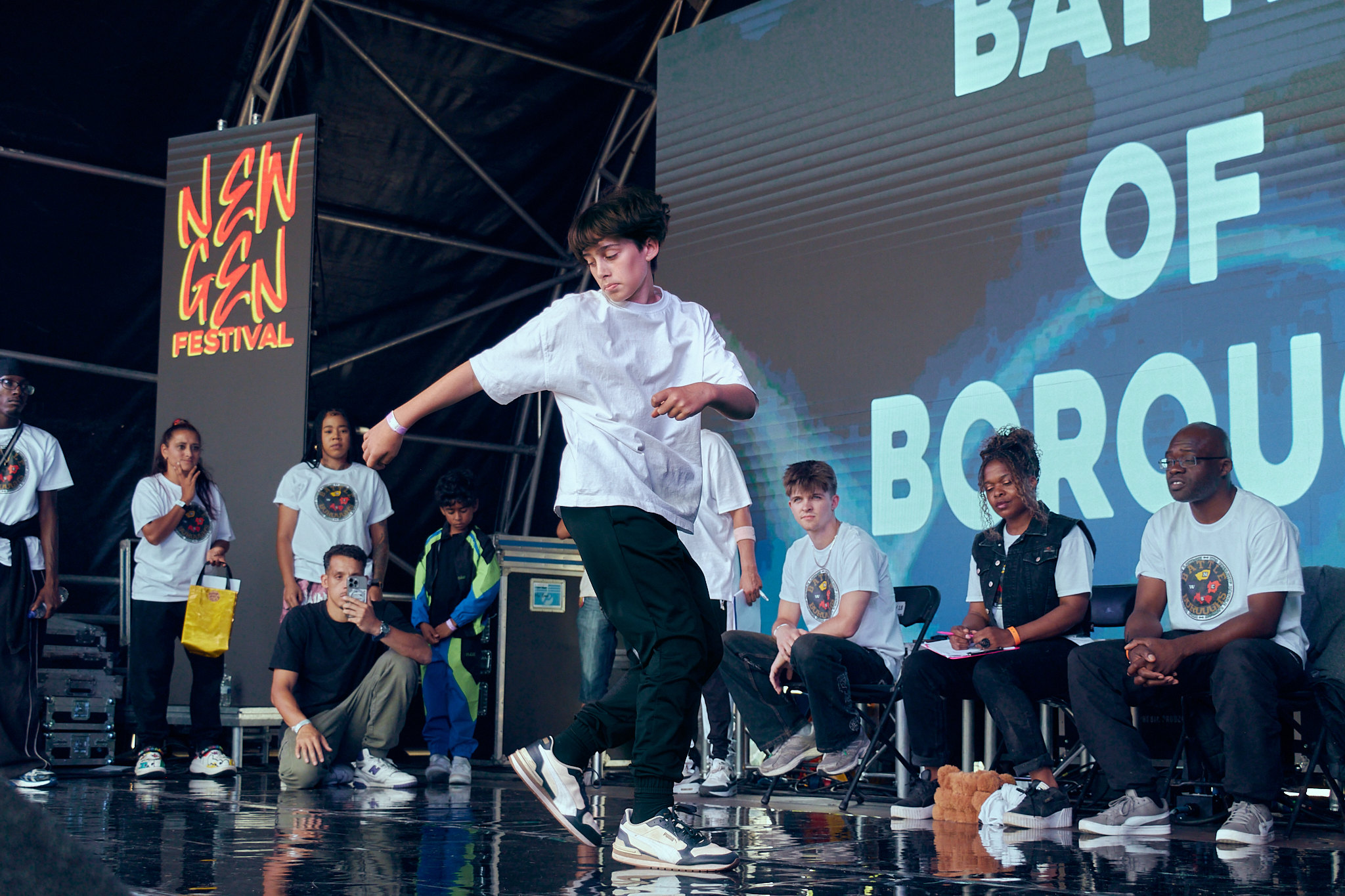 DANCE CLASSES - Female dancer on her toes with her arms out stretched.